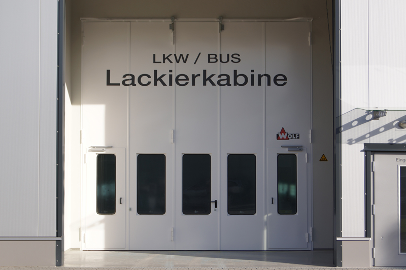 LKW Lackierhalle 01